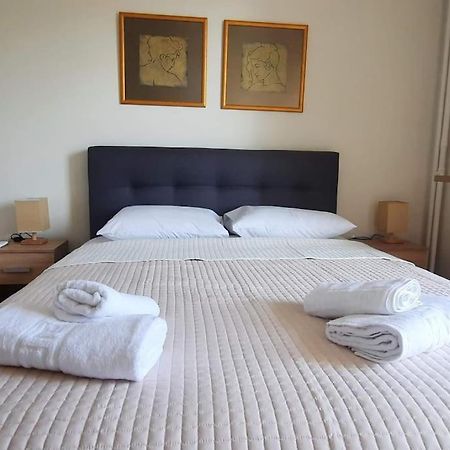 Comfort Apartment In The City Kalamata Exterior photo